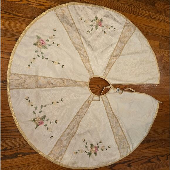 Kurt Adler 48" Round Ivory Gold Trim Embroidered Flower Christmas Tree Skirt - Picture 2 of 5